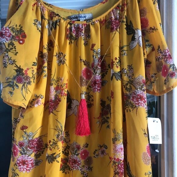 NWT Cute summer dress with built in necklace - Picture 4 of 5